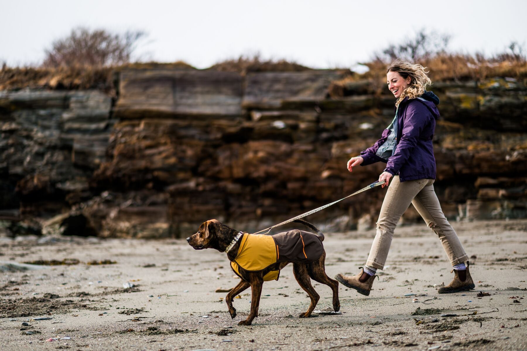 Impermeable Para Perros Sun Shower™ - Resistente al Agua y Viento - Café (Earth Brown) | Ruffwear®