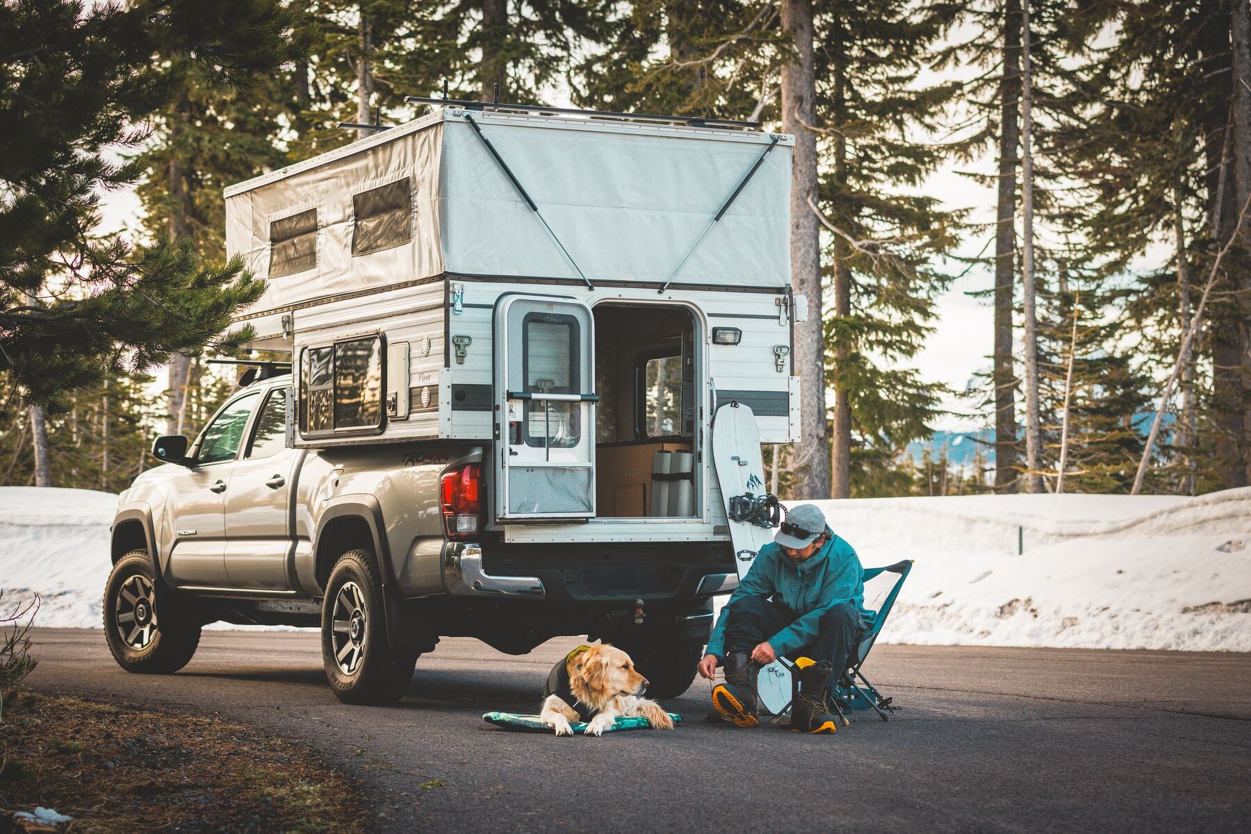 Chamarra para Perros Quinzee™ - Acolchada y Plegable - Verde Piedra (River Rock Green) | Ruffwear®