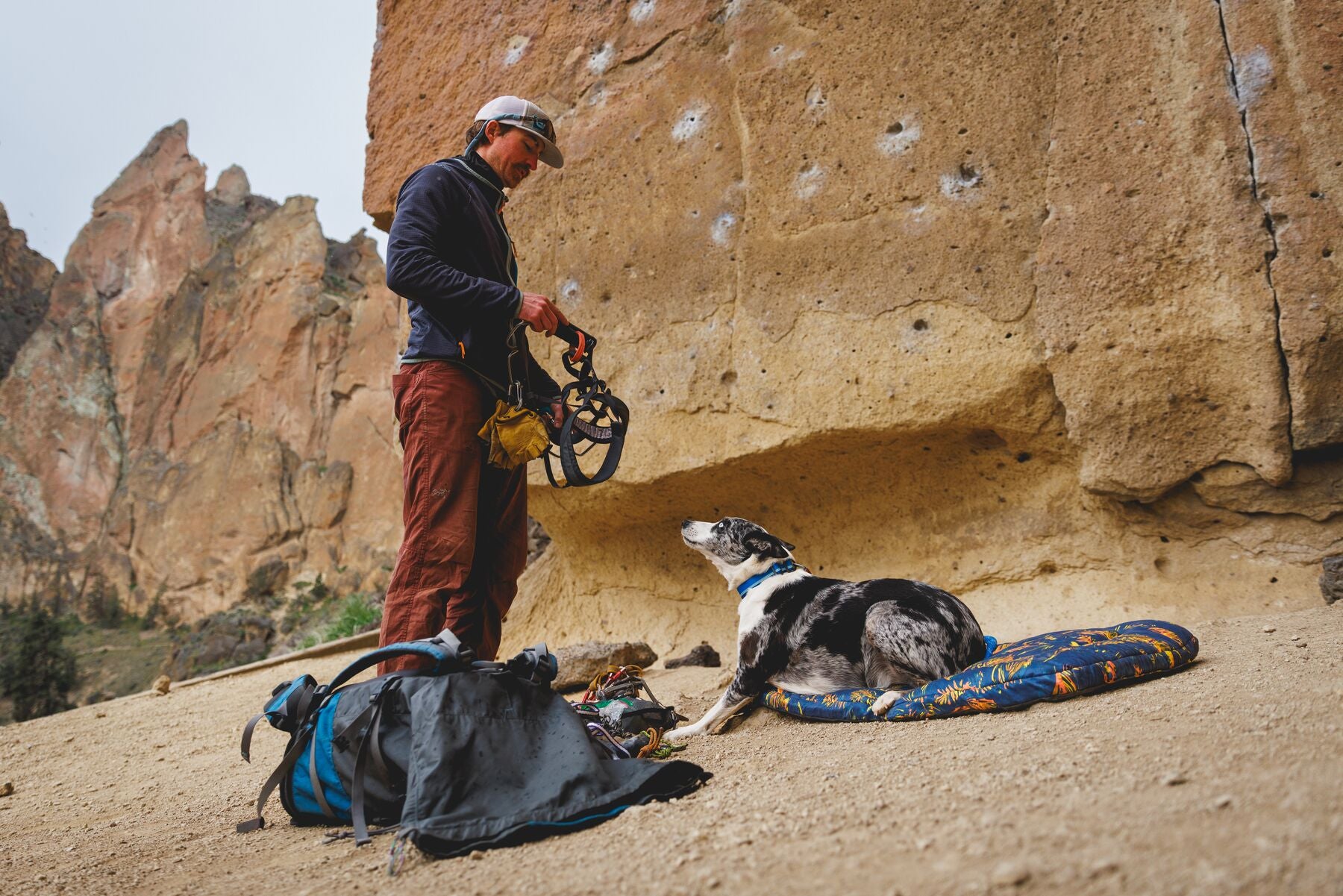 Cama Híbrida de Viaje y Para Casa para Perros Basecamp™ - Sweeping Sage | Ruffwear (Copy)