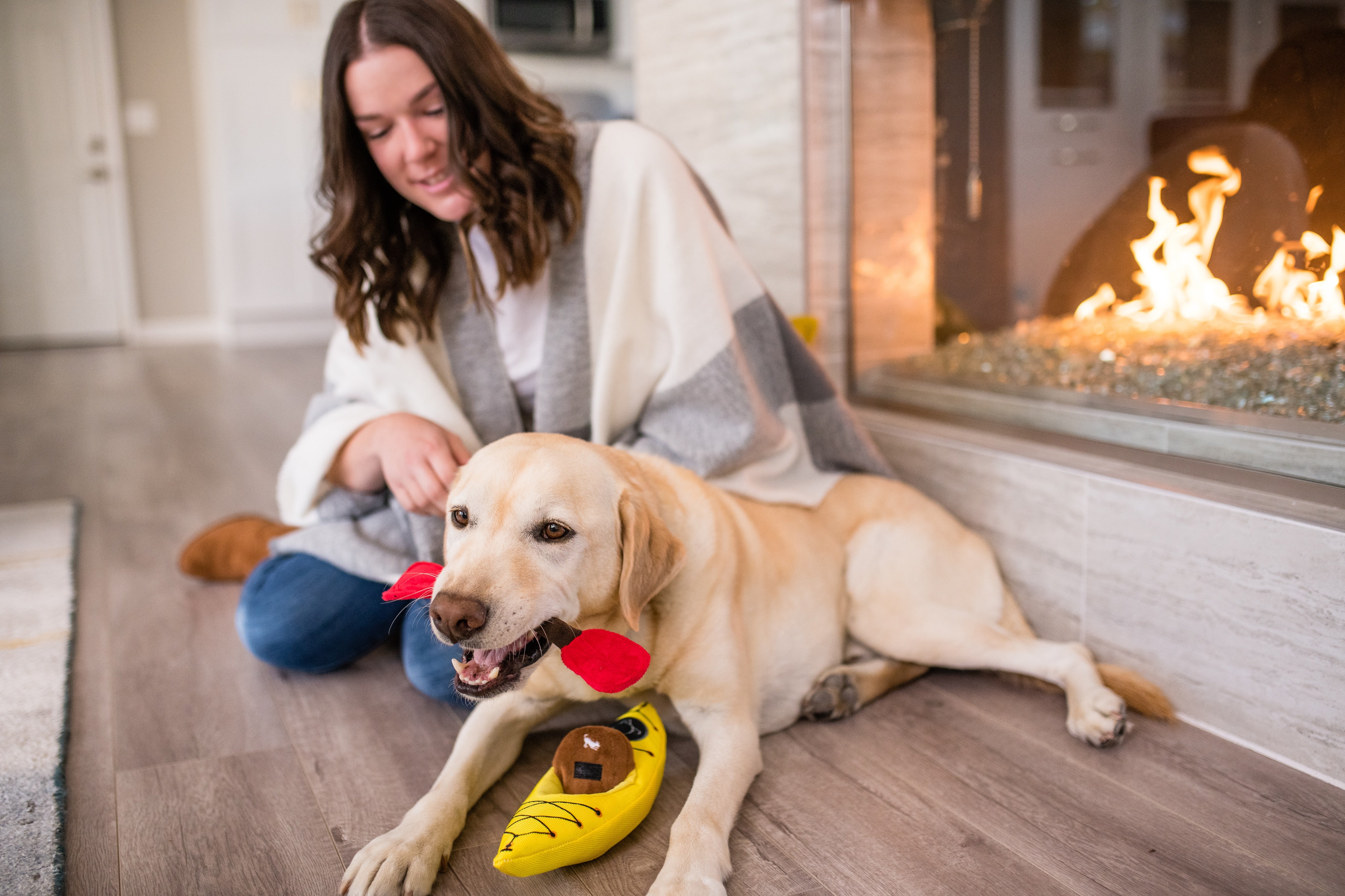 El Kayak - Juguete de Peluche para Perros Camp Corbin™ | Pet P.L.A.Y.