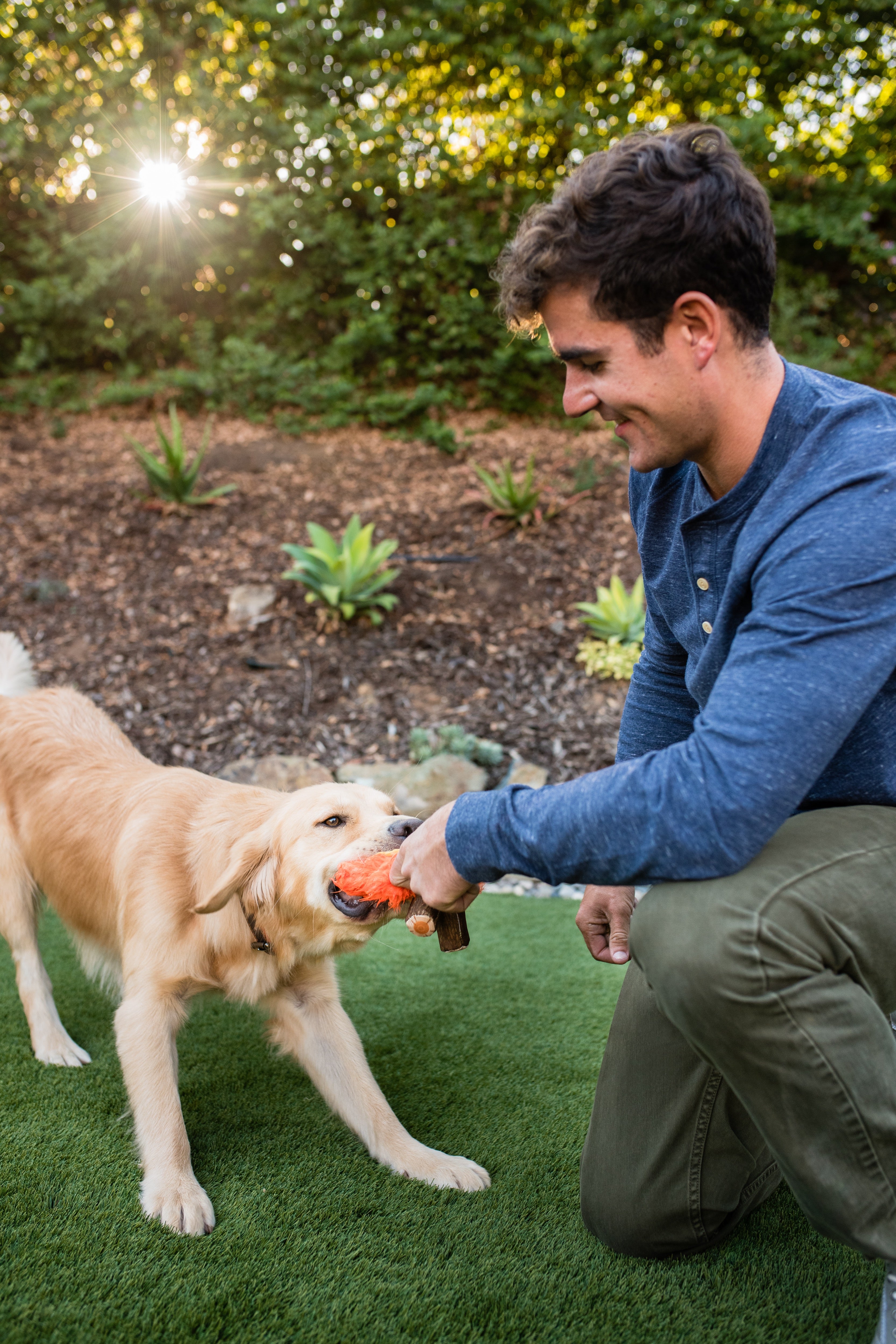 La Fogata - Juguete de Peluche para Perros Camp Corbin™ | Pet P.L.A.Y.