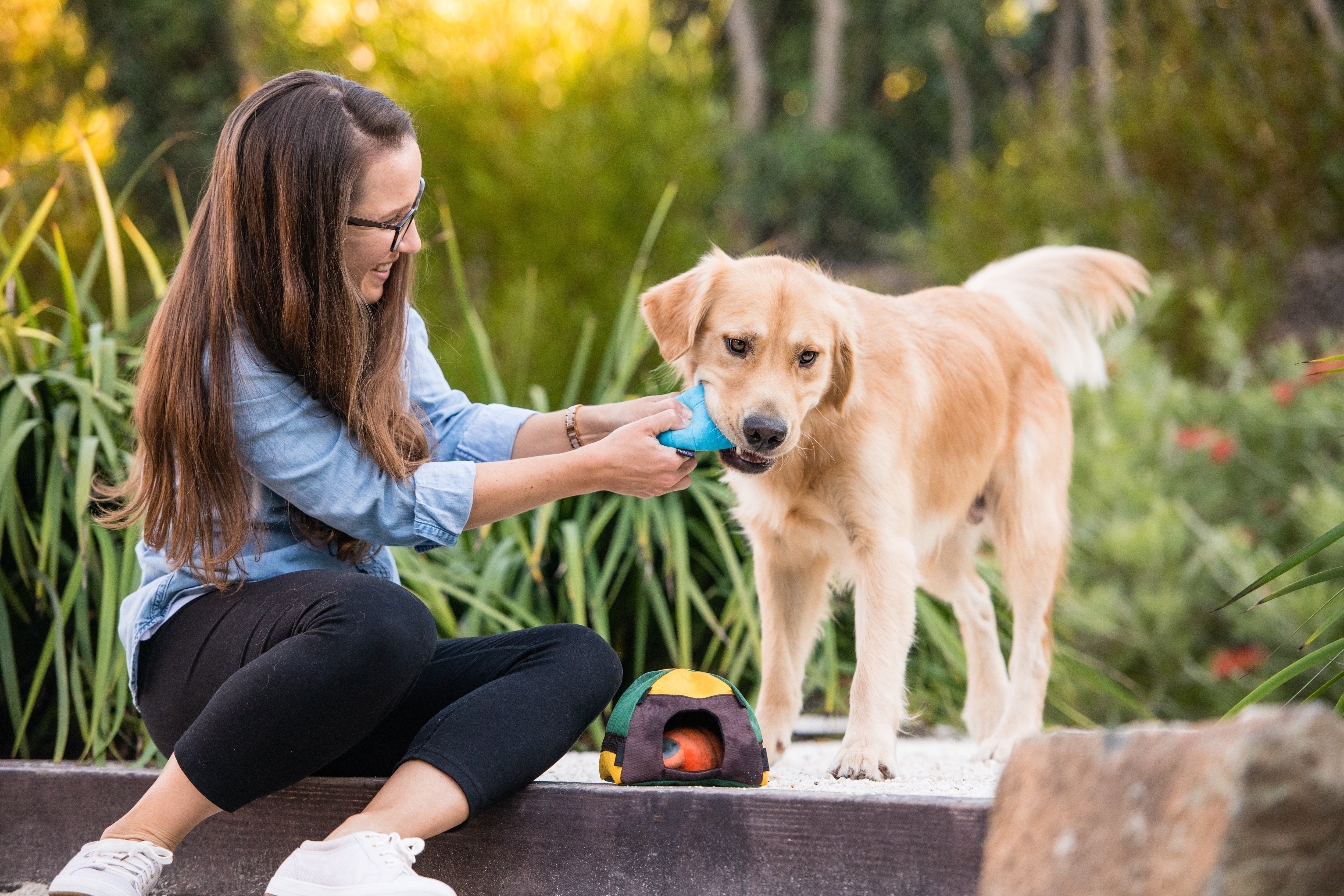 La Tienda de Campaña - Juguete de Peluche para Perros Camp Corbin™ | Pet P.L.A.Y.