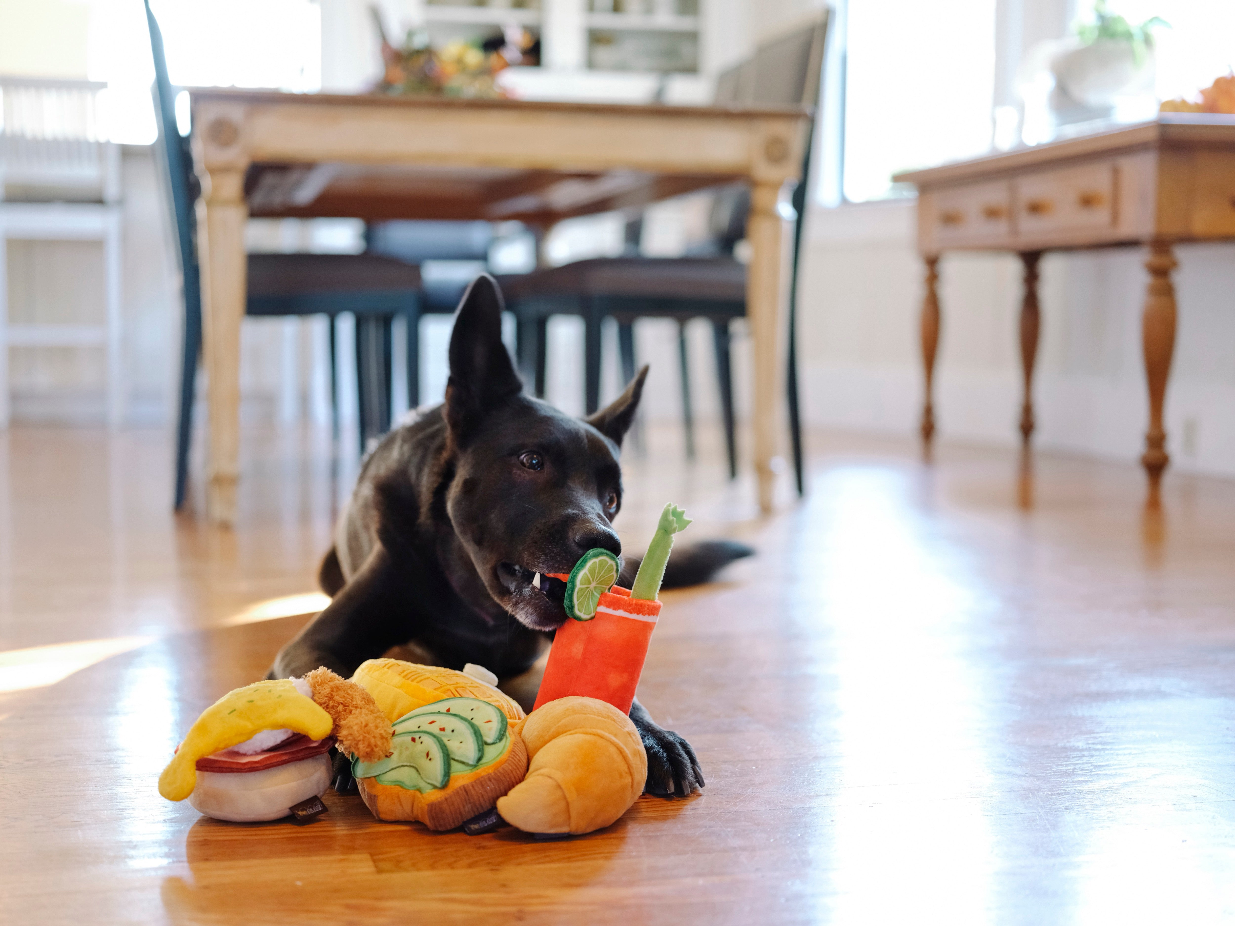 El Croissant - Juguete de Peluche para Perros Barking Brunch™ | Pet P.L.A.Y.