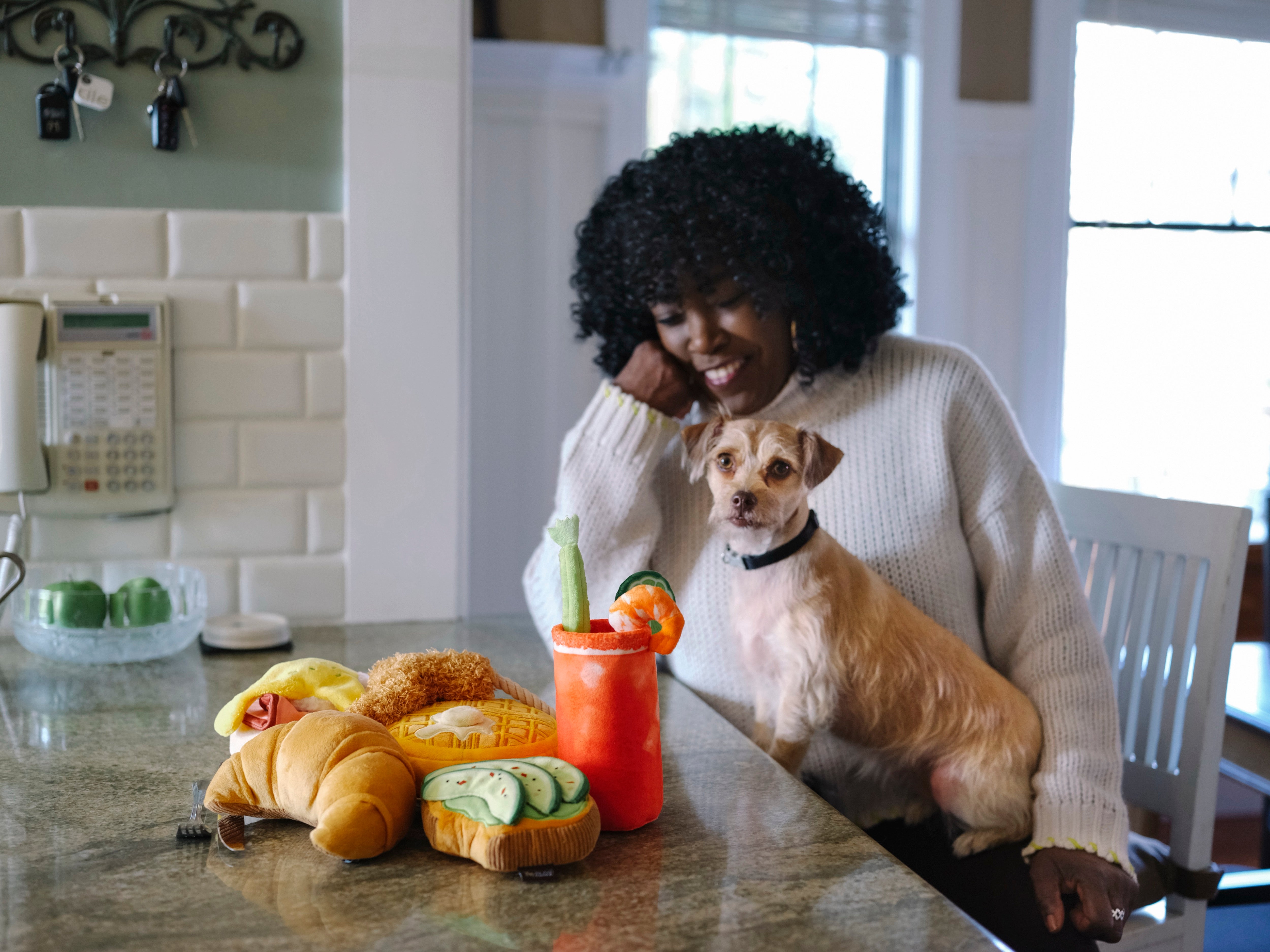 El Croissant - Juguete de Peluche para Perros Barking Brunch™ | Pet P.L.A.Y.